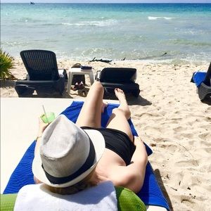 Meet your Posher, Laura